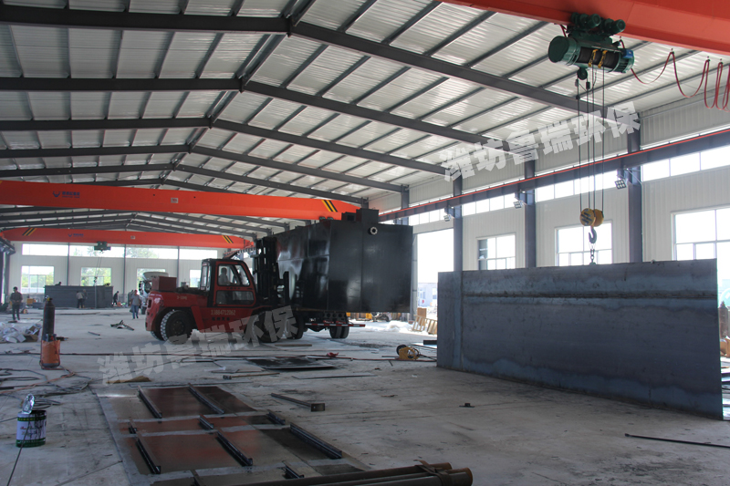 地埋一體化污水設(shè)備生產(chǎn)車間加工現(xiàn)場(chǎng)